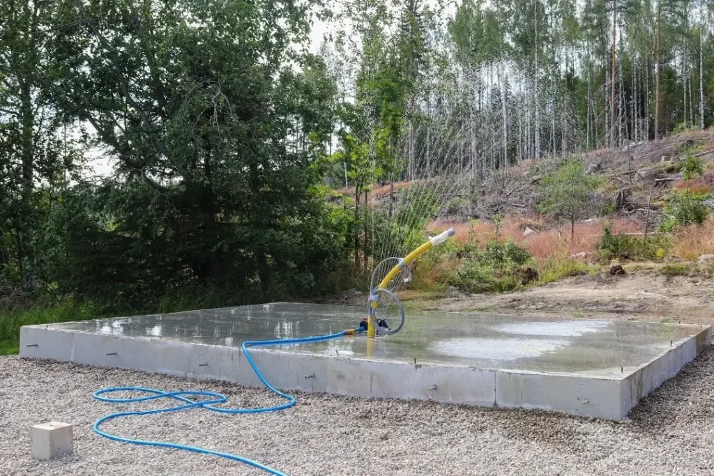 curing of a concrete foundation